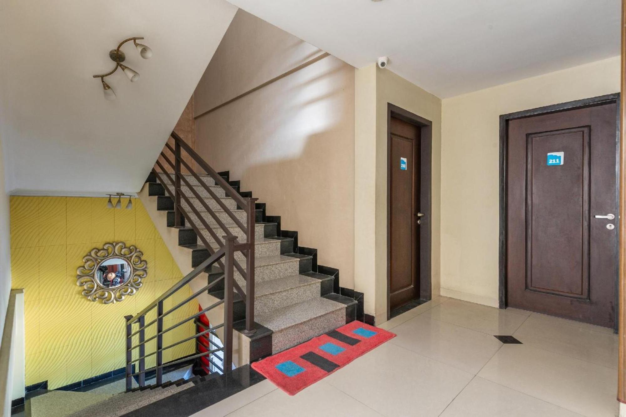Hotel O Surabaya City Center Near Wonokromo Station Exterior photo