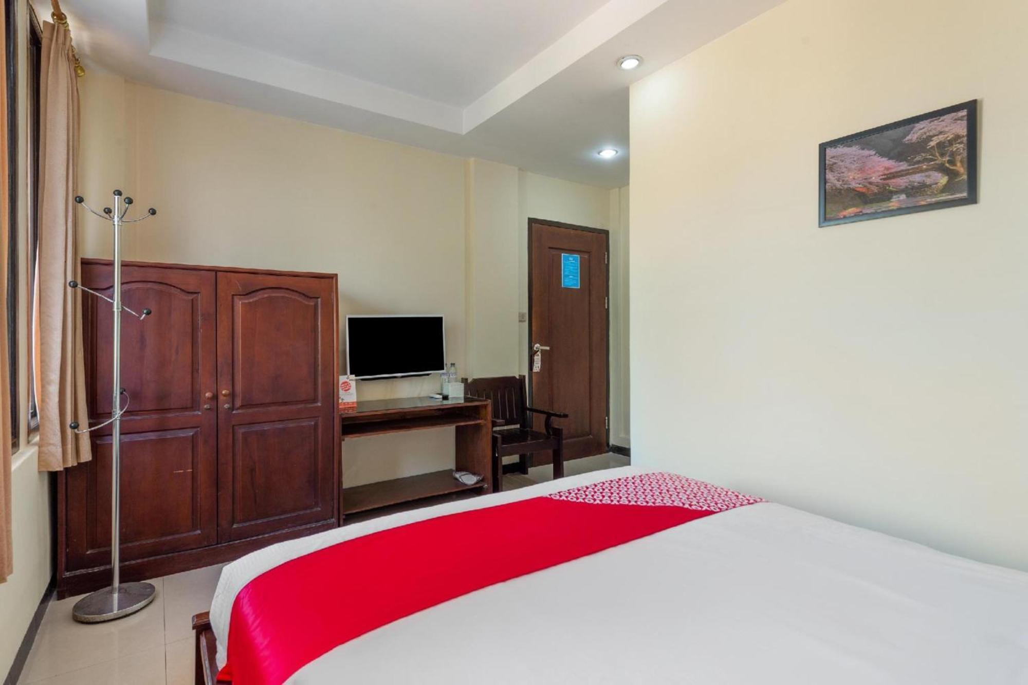 Hotel O Surabaya City Center Near Wonokromo Station Exterior photo