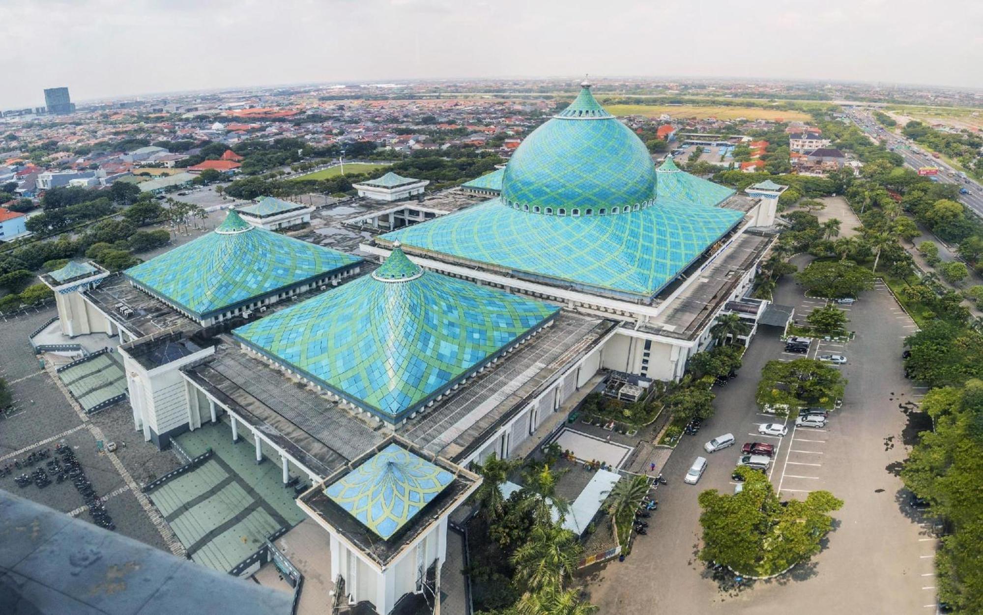 Hotel O Surabaya City Center Near Wonokromo Station Exterior photo
